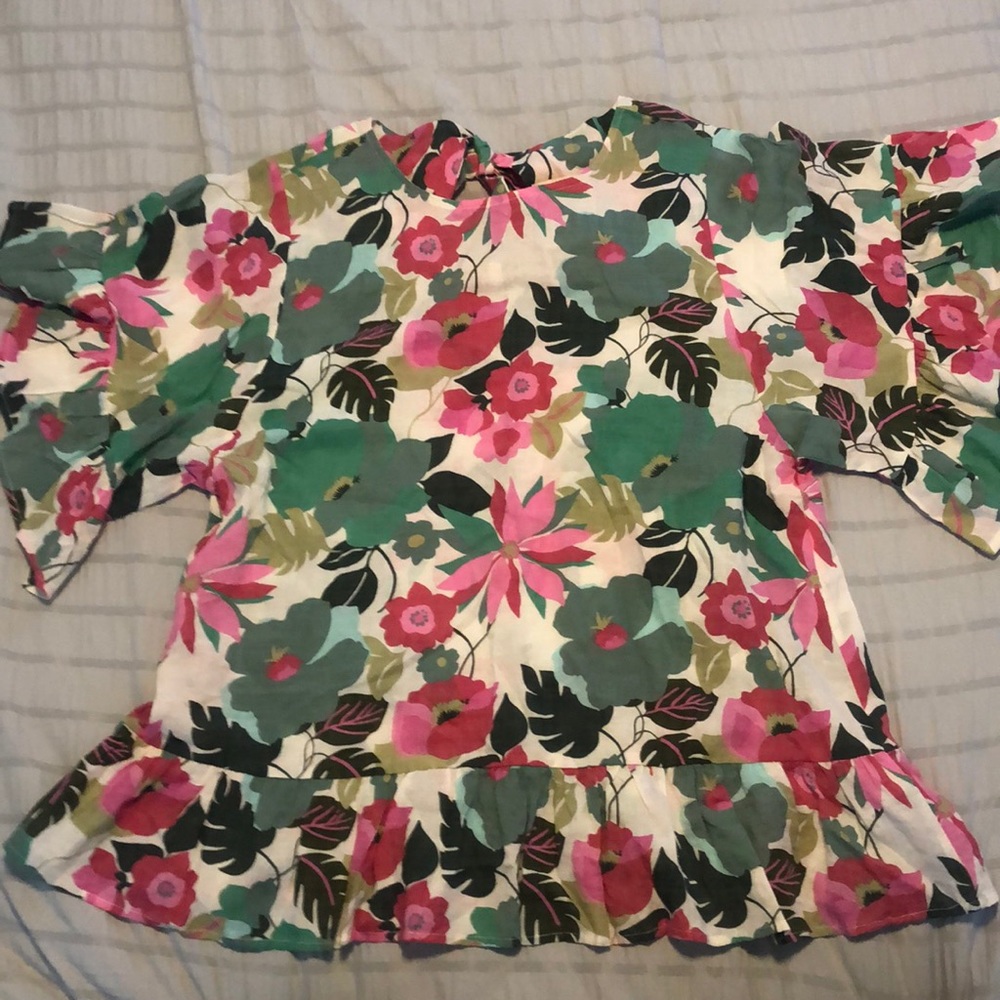 Floral lightweight top